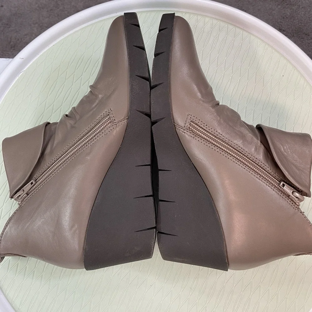 Women's Cliffs By White Mountain Penwood Taupe Leather Ankle Boot-NWOT-zip-wedge